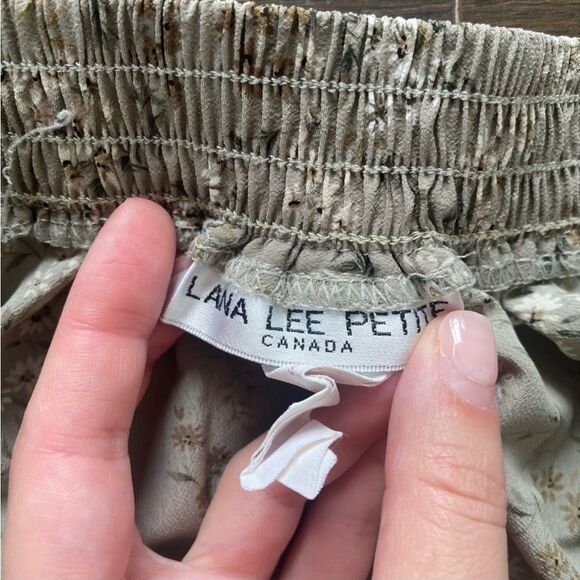 LANA LEE PETITE || Vintage floral shorts - Picture 9 of 12